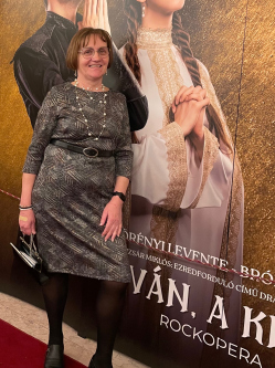 Katalin, 66 �ves t�rskeres� n�, P�pa