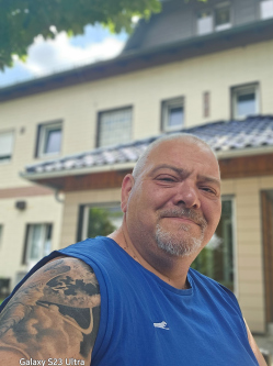 Norbert, 48 �ves t�rskeres� f�rfi, Iv�ncsa