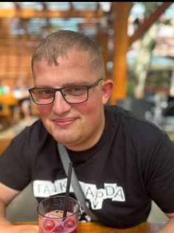 Bence, 26 �ves t�rskeres� f�rfi, Tiszavasv�ri
