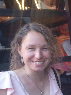 Sziszi, 38 �ves t�rskeres� n�, P�pa