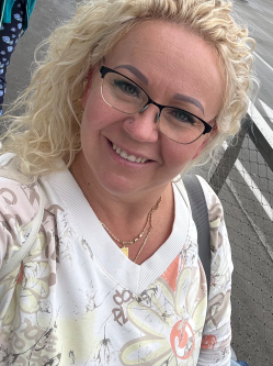 Melinda, 43 �ves t�rskeres� n�, Szigethalom
