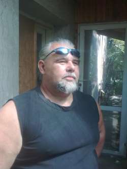 J�nos, 62 �ves t�rskeres� f�rfi, Mak�