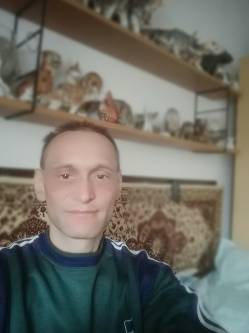 Zoltan, 52 �ves t�rskeres� f�rfi, P�szt�