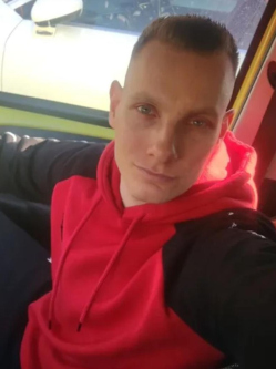 Andr�s, 25 �ves t�rskeres� f�rfi, Salg�tarj�n