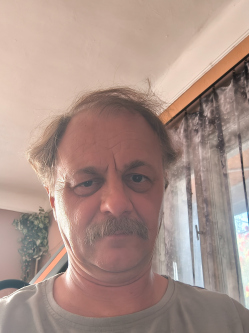 Andr�s, 56 �ves t�rskeres� f�rfi, Kunszentmikl�s