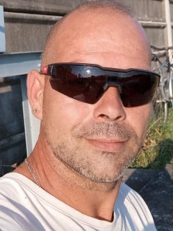 Pisti, 39 �ves t�rskeres� f�rfi, Cegl�d