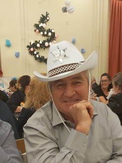 S�ndor, 69 �ves t�rskeres� f�rfi, F�lde�k