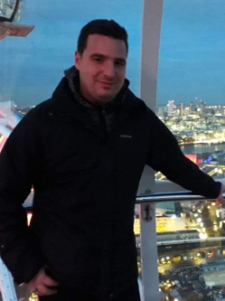 Bal�zs, 33 �ves t�rskeres� f�rfi, V�c