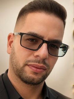 Roland, 27 �ves t�rskeres� f�rfi, Hars�ny