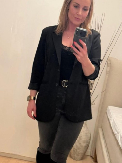 Bianka, 41 �ves t�rskeres� n�, Gy�r