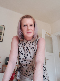 Fruzsina, 52 �ves t�rskeres� n�, Sz�kesfeh�rv�r