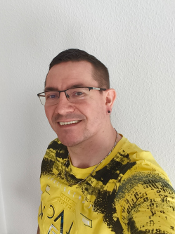 Robi, 41 �ves t�rskeres� f�rfi, Als� - Sz�szorsz�g