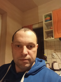 Ati, 42 �ves t�rskeres� f�rfi, Szerbia egy�b