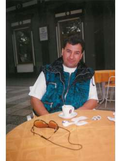 L�szl�, 70 �ves t�rskeres� f�rfi, Sikl�s