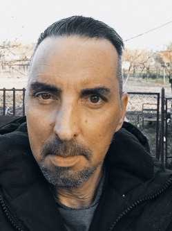 Attila, 47 �ves t�rskeres� f�rfi, Pusztaszer
