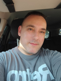 Attila, 47 �ves t�rskeres� f�rfi, G�rdony
