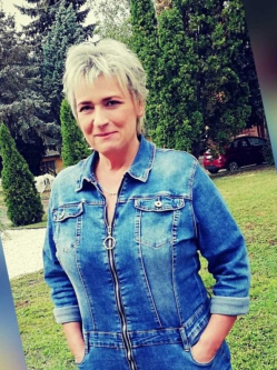�gi, 59 �ves t�rskeres� n�, J�szber�ny