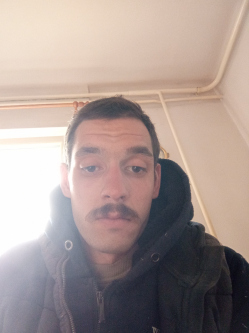 Zsolt, 26 �ves t�rskeres� f�rfi, Ajka
