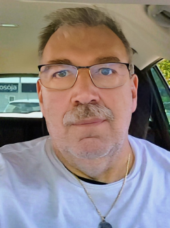 J�nos, 64 �ves t�rskeres� f�rfi, Dunakeszi