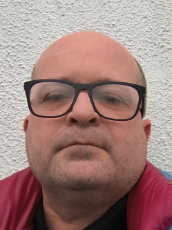 L�szl�, 50 �ves t�rskeres� f�rfi, D�l-Tipperary (Tiobraid �rann Theas)