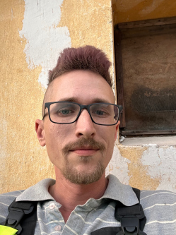 Balazs, 35 �ves t�rskeres� f�rfi, Ap�tfalva