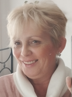 M�ria, 60 �ves t�rskeres� n�, Budapest