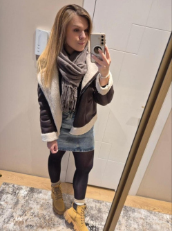 Laura, 30 �ves t�rskeres� n�, Eger