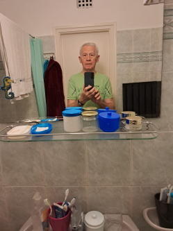 Albert, 68 �ves t�rskeres� f�rfi, Ny�regyh�za