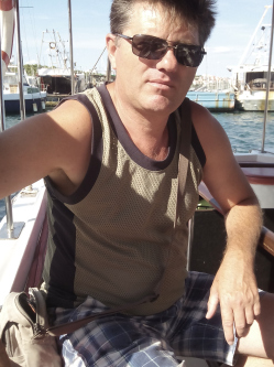 L�szl�, 58 �ves t�rskeres� f�rfi, Hajd�b�sz�rm�ny
