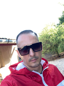 Tam�s, 43 �ves t�rskeres� f�rfi, Mak�