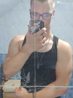 Benedek, 18 �ves t�rskeres� f�rfi, Borsosber�ny