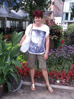 Kl�ra, 60 �ves t�rskeres� n�, Szigetv�r