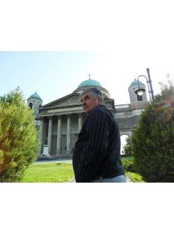 K�roly, 71 �ves t�rskeres� f�rfi, Doboz