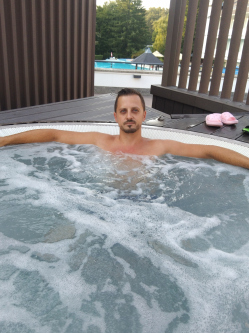 G�bor, 39 �ves t�rskeres� f�rfi, Baja