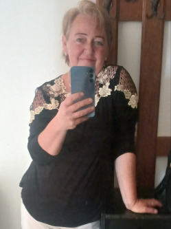 Szilvia, 50 �ves t�rskeres� n�, B�k�scsaba