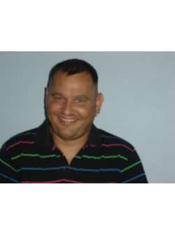 R�bert, 51 �ves t�rskeres� f�rfi, Hark�ny