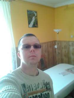 Sanyi, 39 �ves t�rskeres� f�rfi, Oroszl�ny