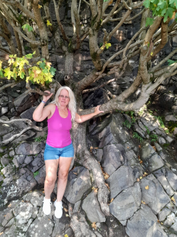 Ildik�, 56 �ves t�rskeres� n�, Palot�s