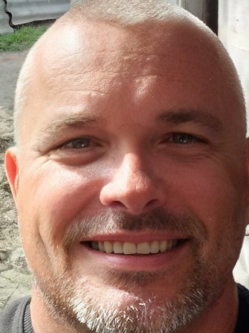 Ervin, 49 �ves t�rskeres� f�rfi, Battonya