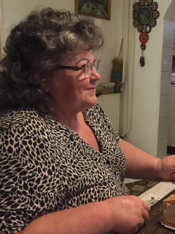 Ildik�, 65 �ves t�rskeres� n�, T�pi�szentm�rton