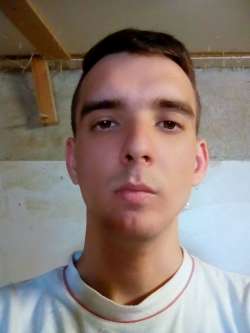 Peti, 29 �ves t�rskeres� f�rfi, Polg�rdi