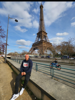 Zoli, 41 �ves t�rskeres� f�rfi, S�rbog�rd