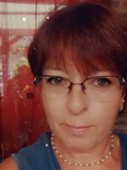 Kata, 53 �ves t�rskeres� n�, Monyor�d
