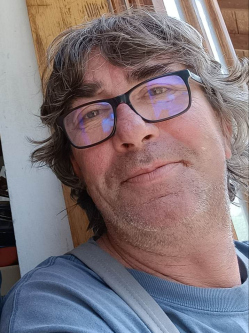 G�bor, 59 �ves t�rskeres� f�rfi, Pom�z