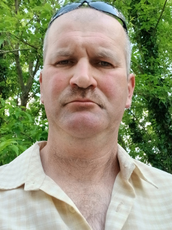 J�zsef, 43 �ves t�rskeres� f�rfi, Tam�si