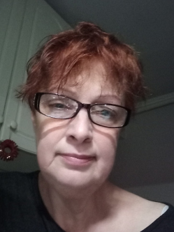 Ildik�, 61 �ves t�rskeres� n�, Cegl�d