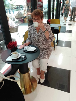Roza, 72 �ves t�rskeres� n�, Verpel�t