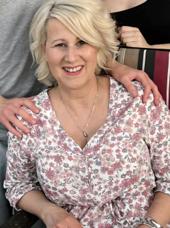 Zsuzsa, 56 �ves t�rskeres� n�, Esztergom