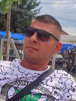 Joci, 37 �ves t�rskeres� f�rfi, Kecskem�t