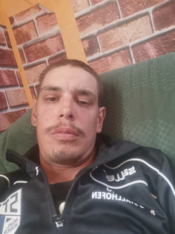 Tam�s, 33 �ves t�rskeres� f�rfi, Celld�m�lk